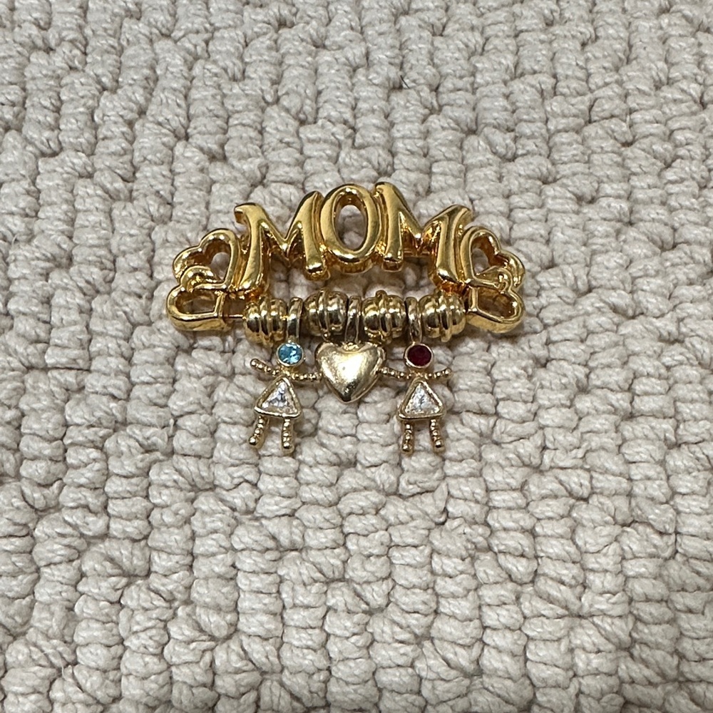 ❤️ 5/$25 Mom Appreciation Brooch